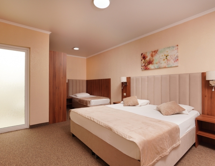 Делюкс 2-м с 3-мя с доп.местами Бетон 1 этаж - Курортный отель «Славянка»