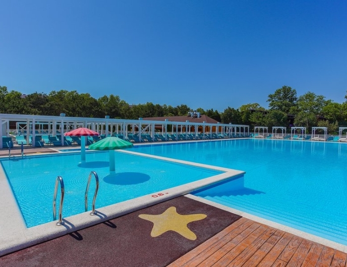 Открытые бассейны - Курортный отель «Славянка»